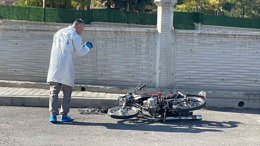 Karaman’da 1’i Ağır 2 Kişinin Yaralandığı Kaza Kamerada