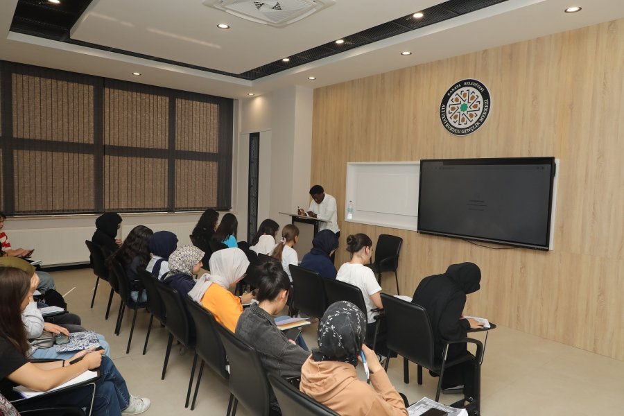 Ali Ulvi Kurucu Gençlik Merkezi’nde Güz Dönemi Kayıtları Başlıyor