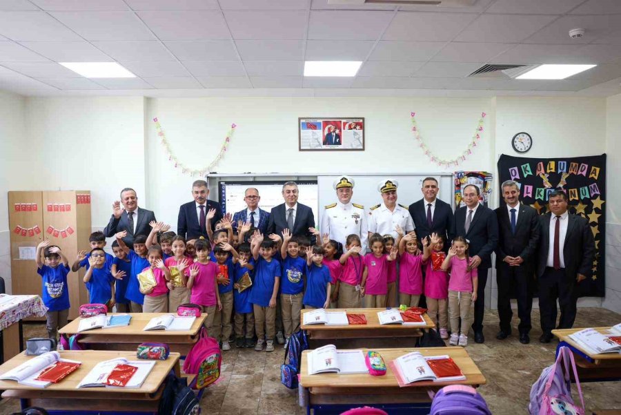 Vali Toros, Öğrencilerle Birlikte Fidan Dikti