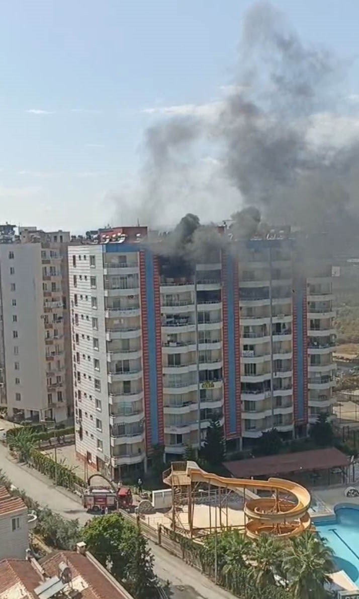 Mersin’de Tatil Sitesinde Yangın