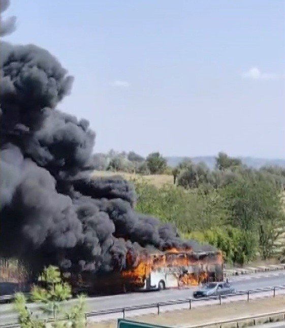 Otoyolda Yolcu Otobüsü Alev Alev Yandı