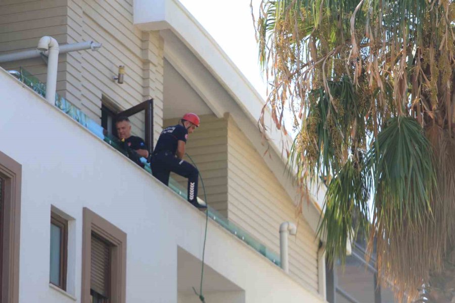 Ağaç Budanması İçin Kiralanan Vinç Yan Yattı