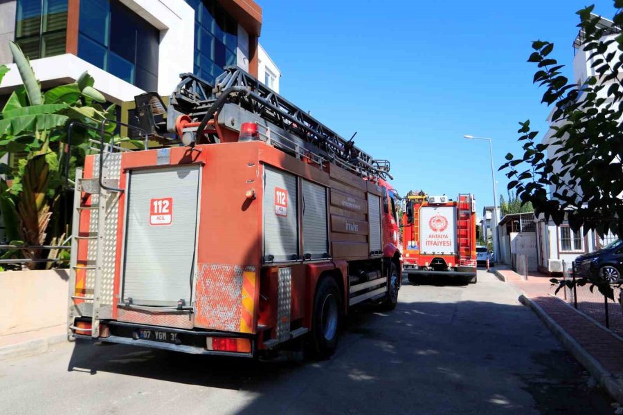 Ağaç Budanması İçin Kiralanan Vinç Yan Yattı