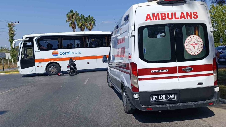 Kazada Yaralanan Ukraynalı Turist, Hastanede Para Alınabileceğini Duyunca Yaralı Oğluyla Birlikte Ambulanstan İndi