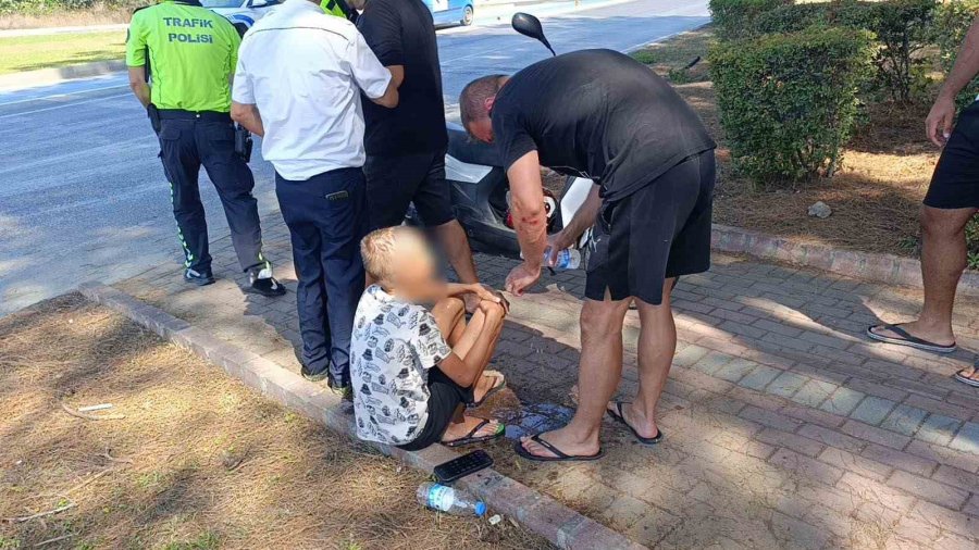 Kazada Yaralanan Ukraynalı Turist, Hastanede Para Alınabileceğini Duyunca Yaralı Oğluyla Birlikte Ambulanstan İndi