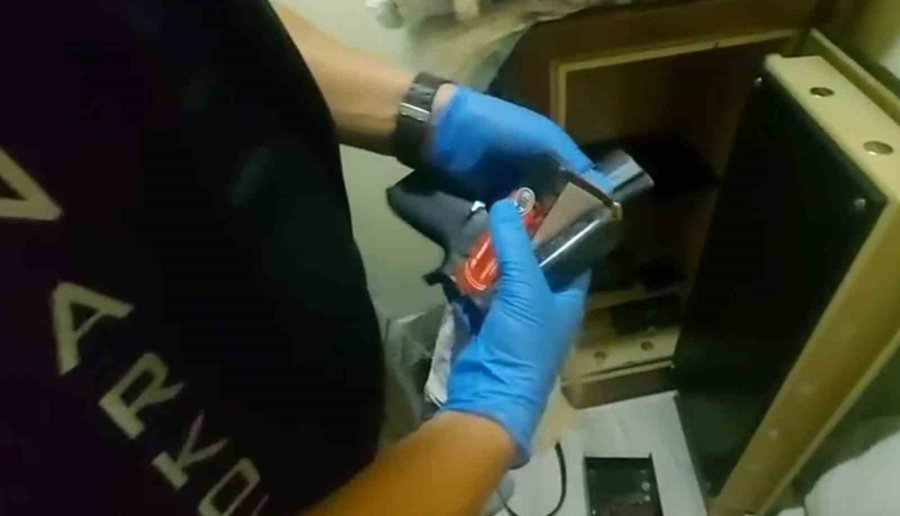 Antalya’da Çok Sayıda Ruhsatsız Silah Ele Geçti: 9 Gözaltı