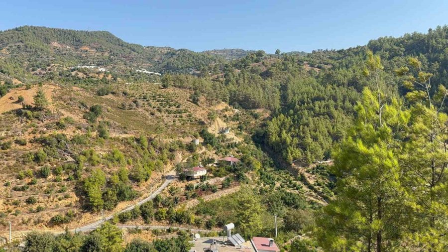 Yıkım Kararı Çıkan Evini 150 Metre Taşıyıp Tapulu Arazisine Yerleştirdi