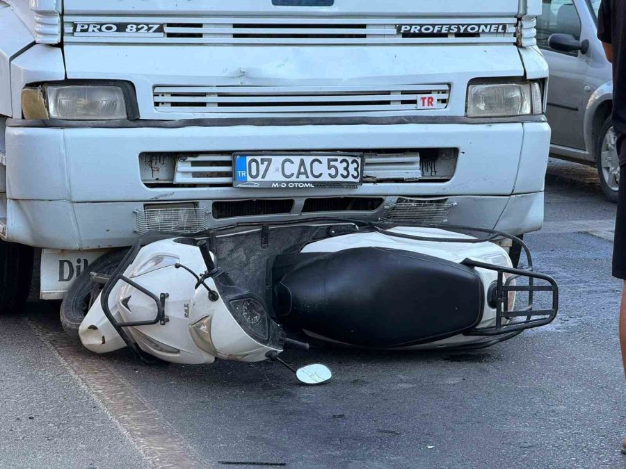 Gazipaşa’da Tanker İle Motosiklet Çarpıştı: Anne Ve 2 Çocuğu Yaralandı