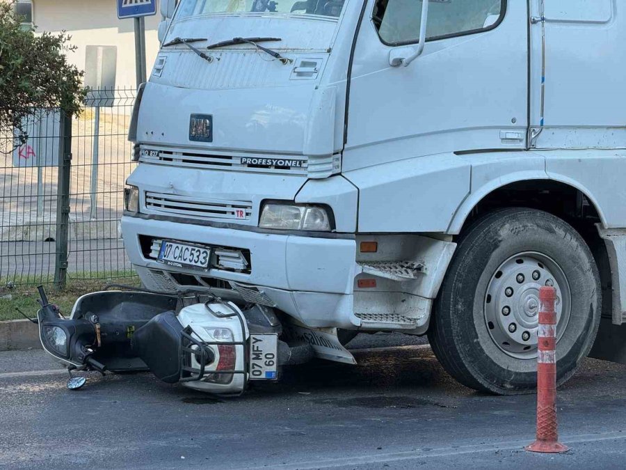 Gazipaşa’da Tanker İle Motosiklet Çarpıştı: Anne Ve 2 Çocuğu Yaralandı