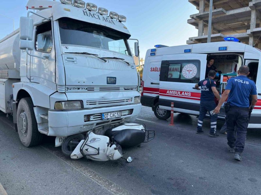 Gazipaşa’da Tanker İle Motosiklet Çarpıştı: Anne Ve 2 Çocuğu Yaralandı