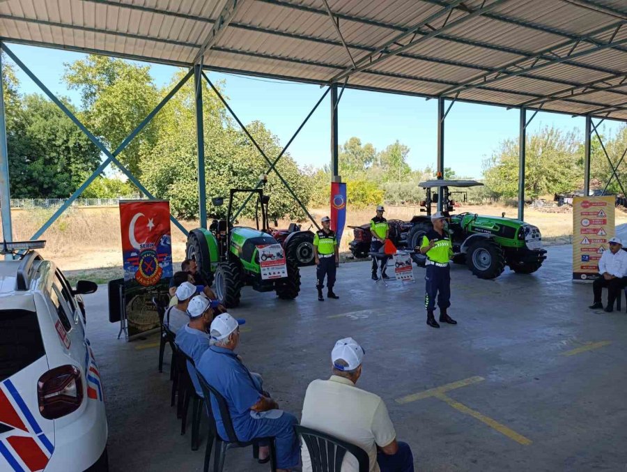 Serik’te Jandarmadan Tarım Aracı Sürücülerine Eğitim