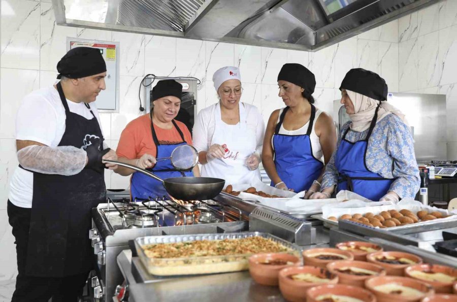 Mersin’de Mercek’ten Ücretsiz ‘aşçı Çırağı Kursu’ Desteği