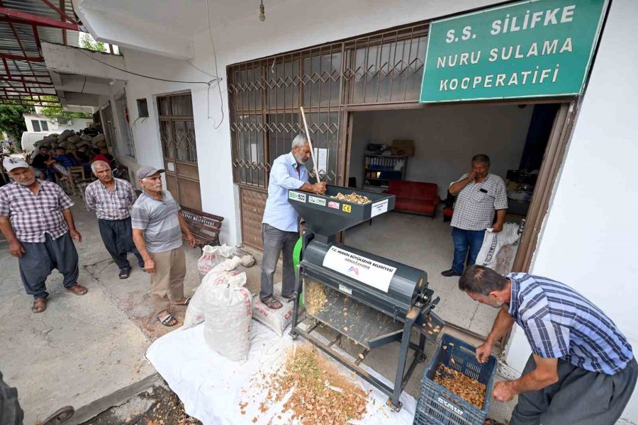 Mersin’de Üreticiye ‘badem Kabuk Soyma Makinesi’ Desteği
