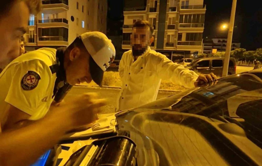 0.03 Promil Fazla Çıkınca Ehliyeti Alındı, Polise İtiraz Edip Gazeteciye Tepki Gösterdi