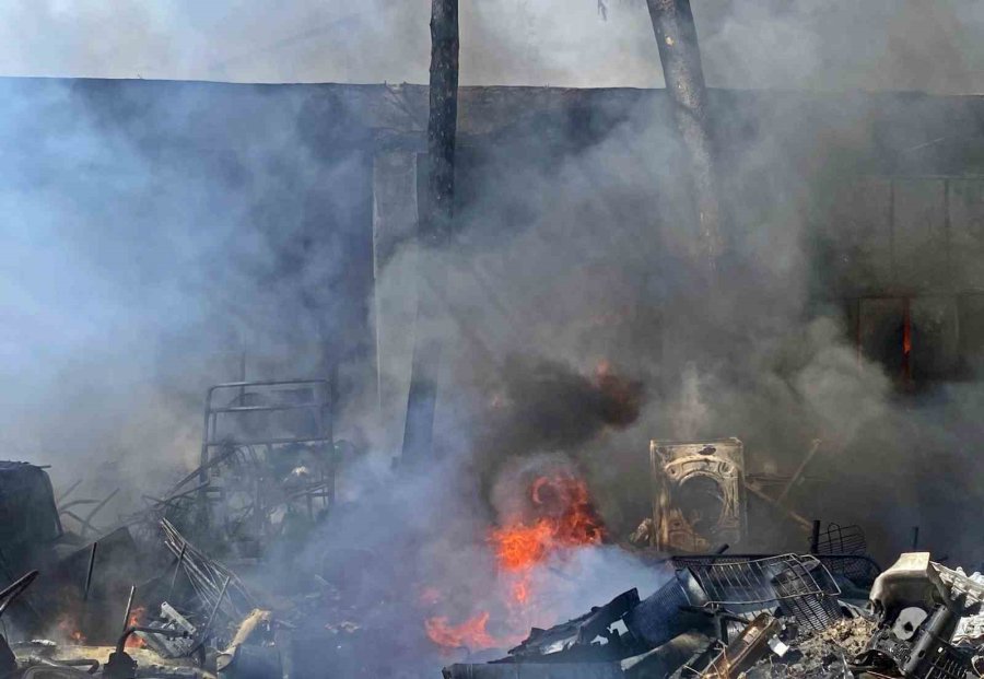 Antalya’da Yaşlı Kadını Sinir Krizine Sokan Yangın