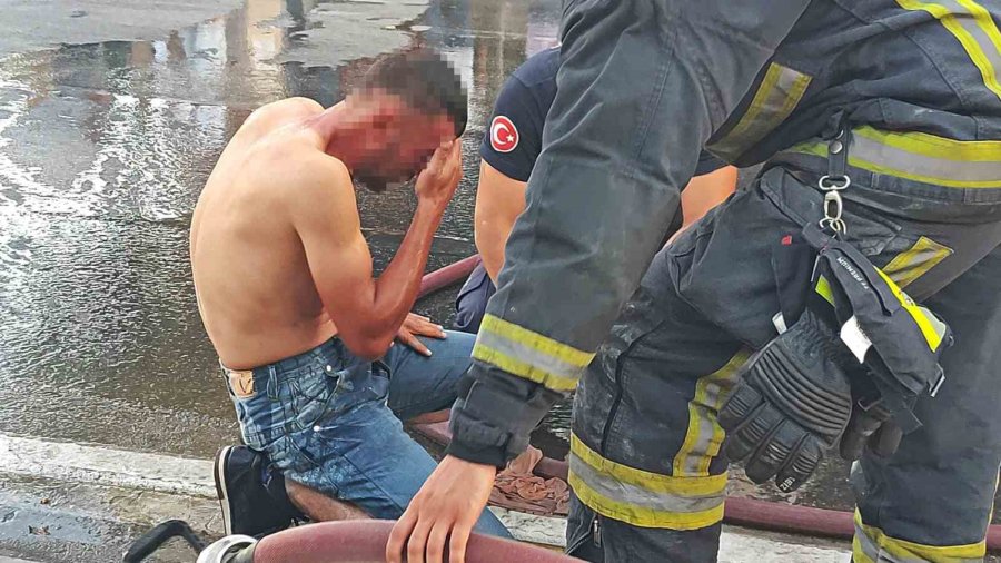 Üzerine Döktüğü Benzin Gözlerinden Ediyordu