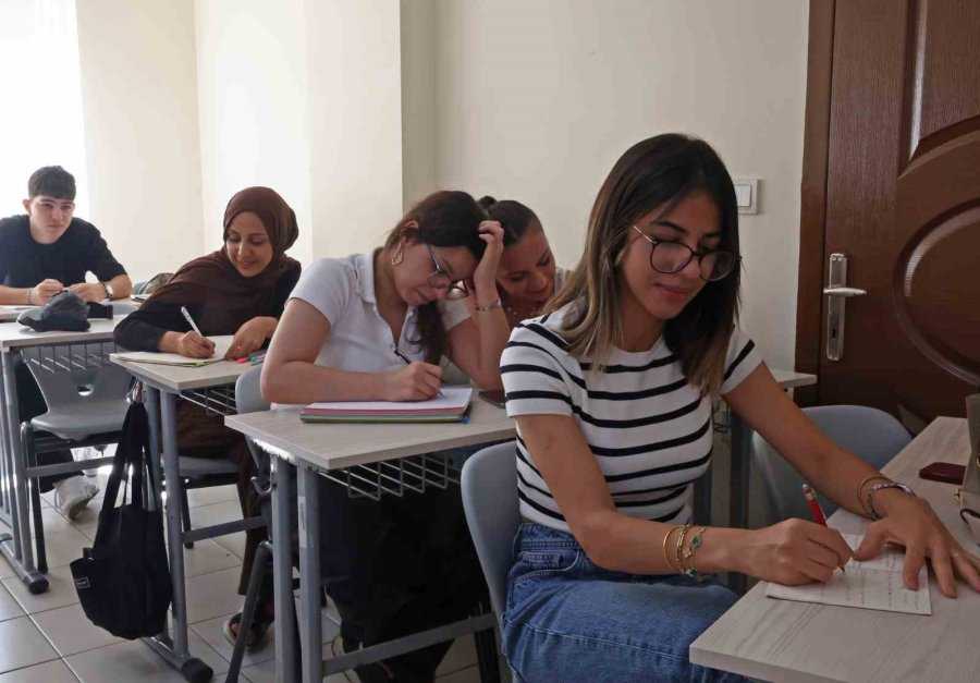 Antalya’da Yks Hazırlık Kursları Başladı