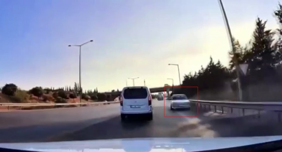 Trafik Canavarı Ters Yönden Geldi, Kazalara Neden Oldu