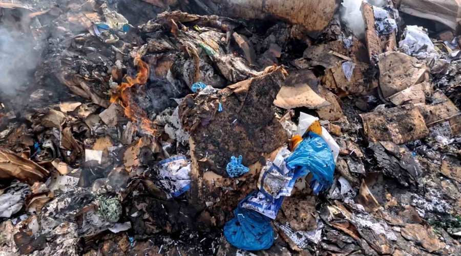 Aksaray’da Geri Dönüşüm Tesisinde Yangın Paniği