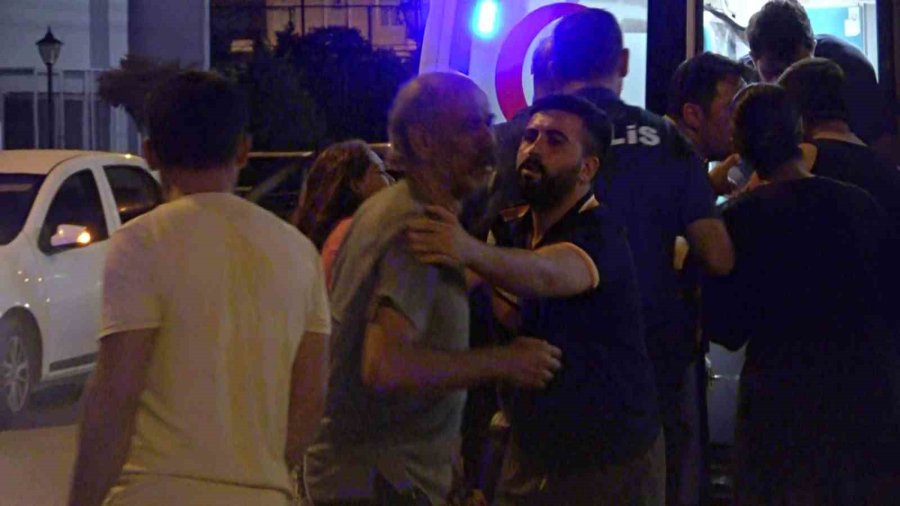 Tofaşlar Kafa Kafaya Çarpıştı, Ortalık Savaş Alanına Döndü: 4 Yaralı