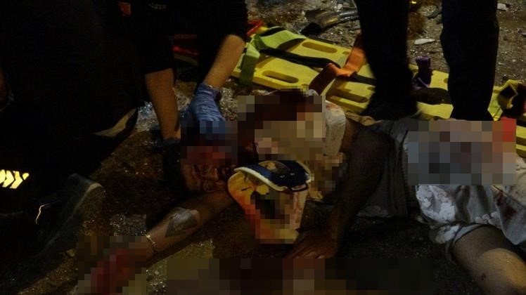 Tofaşlar Kafa Kafaya Çarpıştı, Ortalık Savaş Alanına Döndü: 4 Yaralı