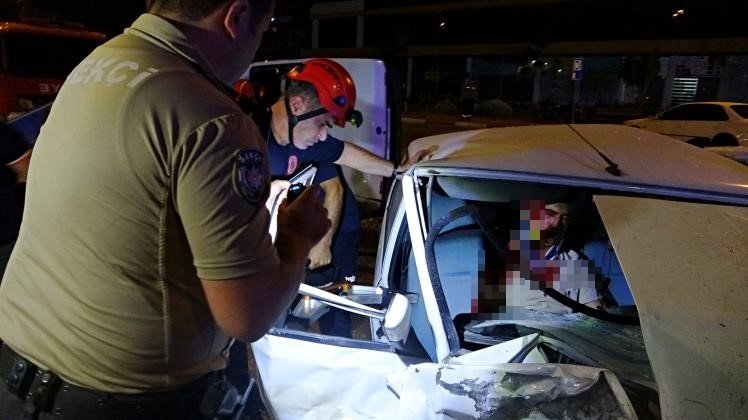 Tofaşlar Kafa Kafaya Çarpıştı, Ortalık Savaş Alanına Döndü: 4 Yaralı