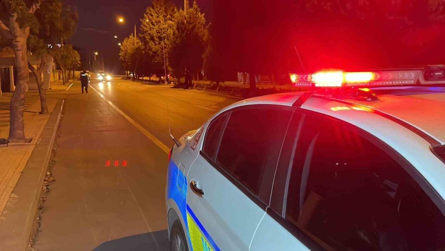 Otomobil, Çarptığı Motosikleti 70 Metre Sürükledi: 1 Yaralı