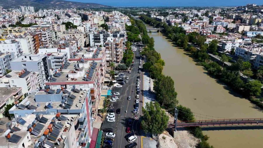 Silifke’nin En İşlek Caddesi Abdi İpekçi Modern Asfaltla Yenilendi