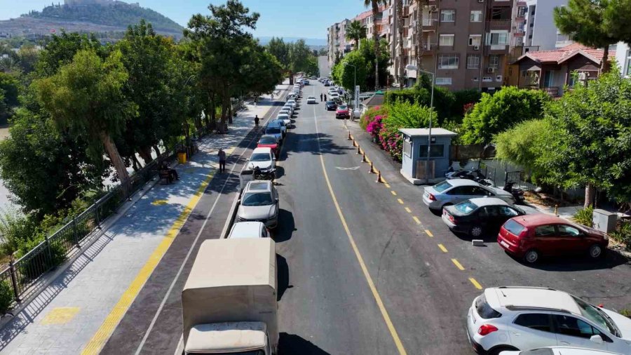 Silifke’nin En İşlek Caddesi Abdi İpekçi Modern Asfaltla Yenilendi