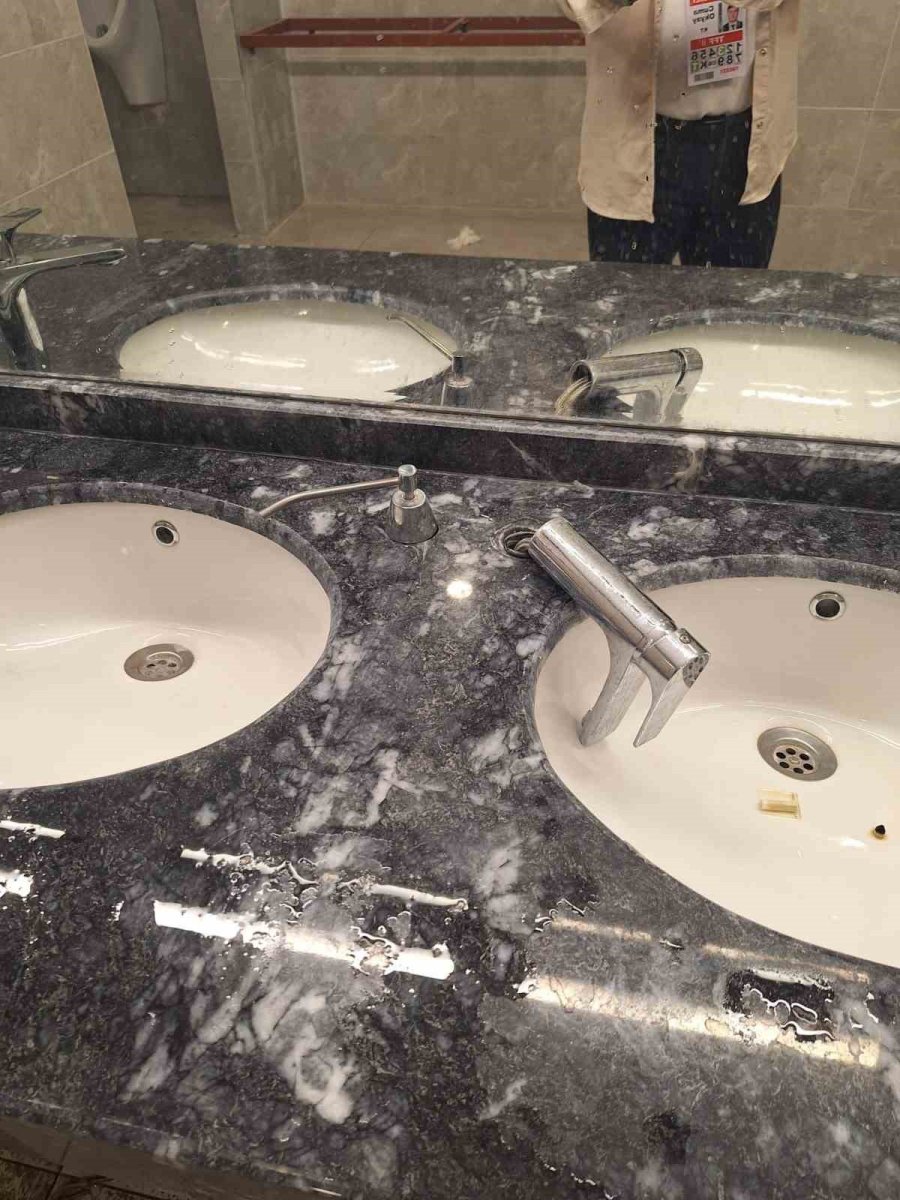 Yenilen Takımın Taraftarı Yeni Stadyuma Böyle Zarar Verdi