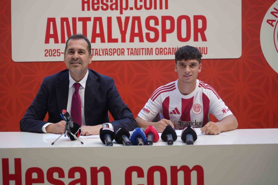 Antalyaspor, Yeni Transferlerini Ve A Takıma Yükselen Genç Oyuncularını Taraftara Tanıttı