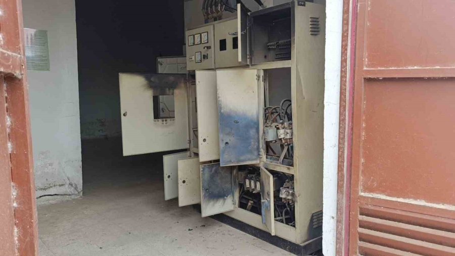 Parktaki Trafoda Çıkan Yangın Büyümeden Söndürüldü