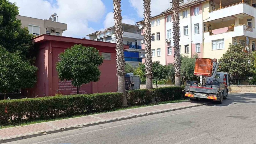 Parktaki Trafoda Çıkan Yangın Büyümeden Söndürüldü