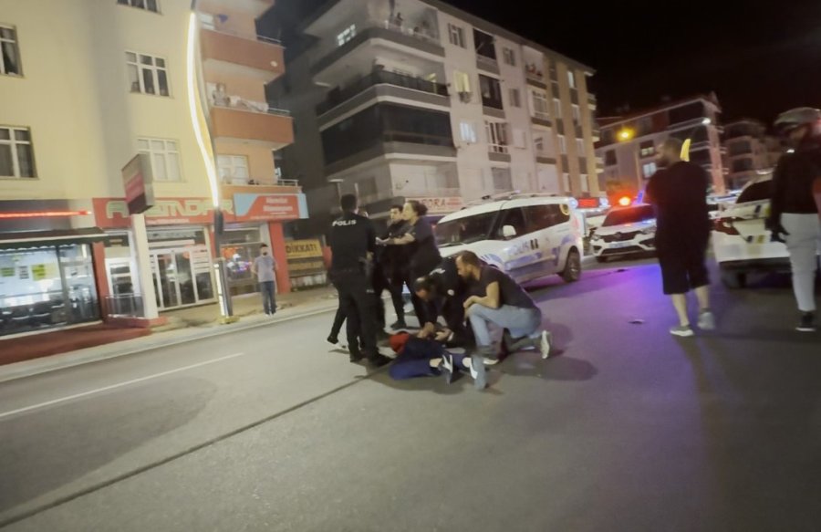 Maddi Hasarlı Kaza Sonrası Tarafların Kavgası Kameraya Yansıdı