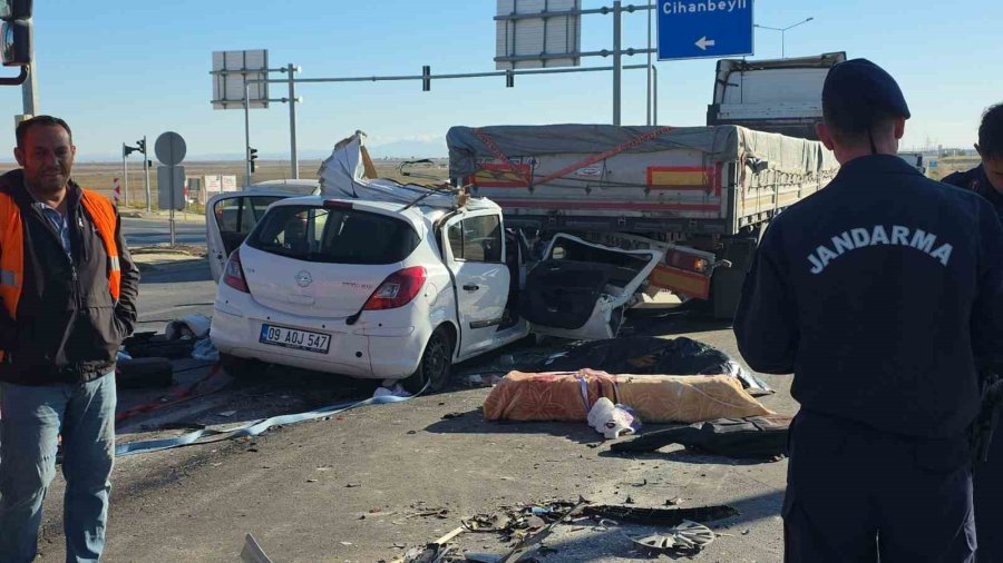 Otomobil Işıkta Bekleyen Tıra Arkadan Çarptı: Anne Öldü, Sürücü Oğlu İse Ağır Yaralı