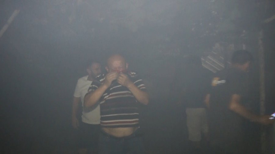 Antalya, Bir Gecede 2 İlçedeki 5 Ayrı Noktada Yangınla Mücadele Etti