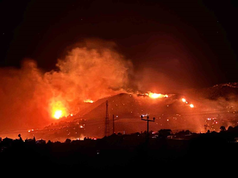 Alanya’da Orman Yangını Sürüyor: Rüzgar Müdahaleyi Zorlaştırıyor