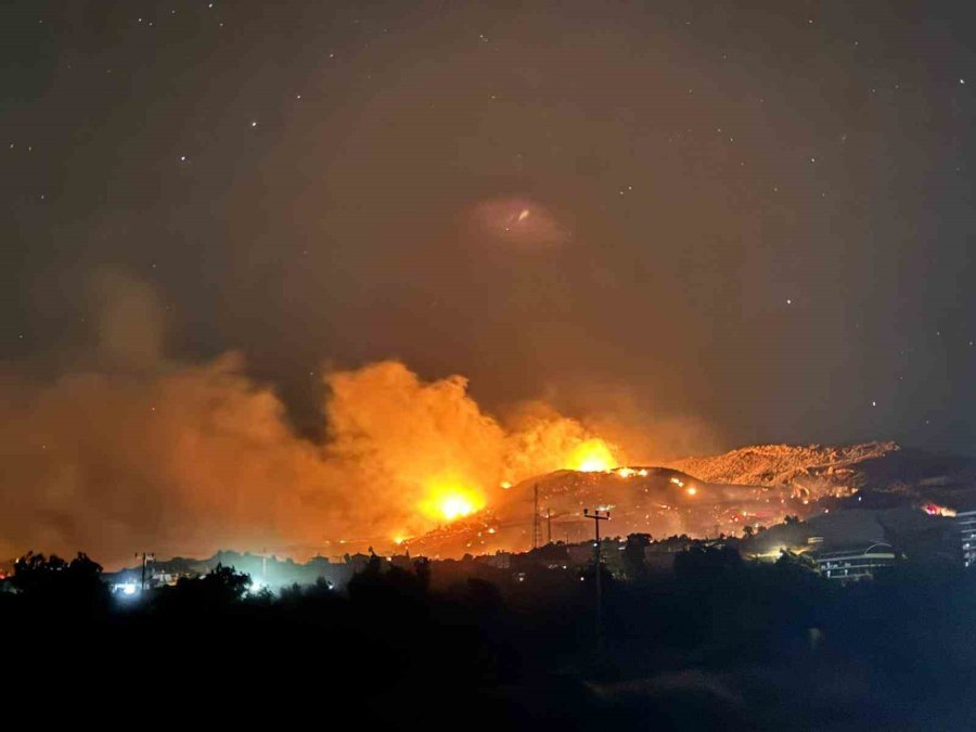 Alanya’da Orman Yangını Sürüyor: Rüzgar Müdahaleyi Zorlaştırıyor
