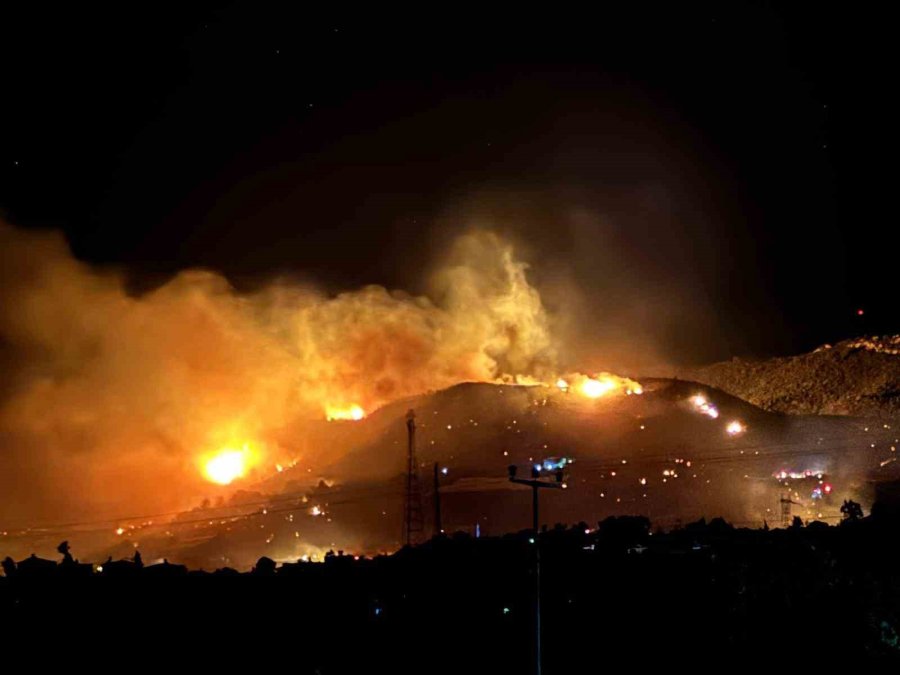 Alanya’da Orman Yangını Sürüyor: Rüzgar Müdahaleyi Zorlaştırıyor