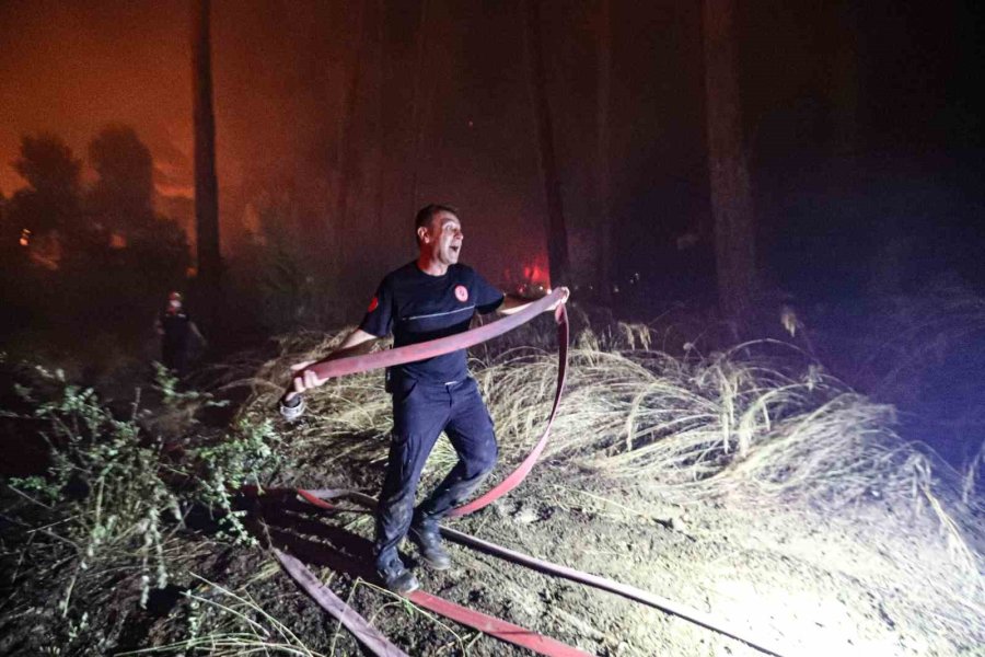 Antalya İtfaiyesi Üç İlçedeki Yangınlara 13 Araç Ve Çok Sayıda Personelle Müdahale Etti