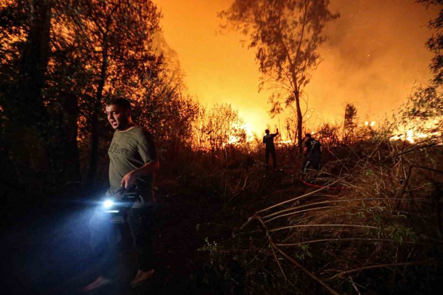 Antalya İtfaiyesi Üç İlçedeki Yangınlara 13 Araç Ve Çok Sayıda Personelle Müdahale Etti