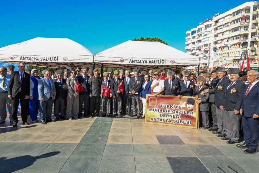 Antalya’da Gaziler Günü Yürüyüşü