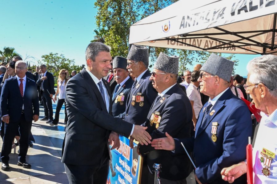 Antalya’da Gaziler Günü Yürüyüşü
