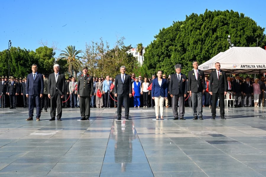 Antalya’da Gaziler Günü Yürüyüşü