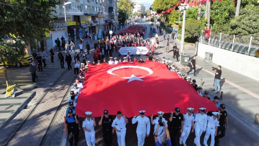 Antalya’da Gaziler Günü Yürüyüşü