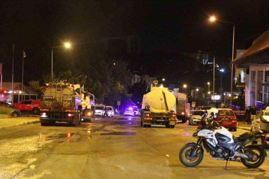 Antalya’da Ormanlık Alanda Yangın Kontrol Altına Alındı