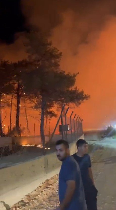 Antalya Aksu’da Ormanlık Alanda Yangın