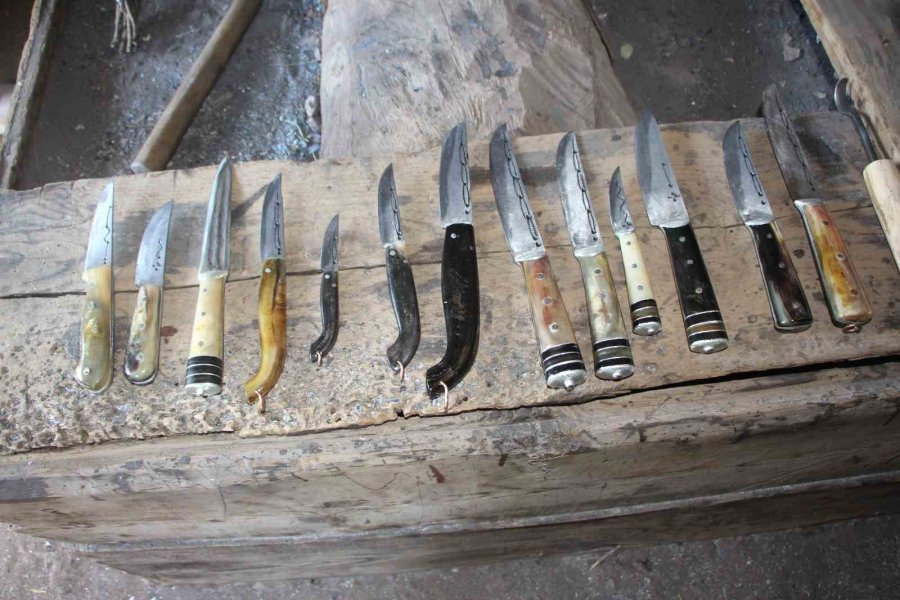 Kuzca’da 200 Yıllık Bıçak Geleneği Teknolojiye Direniyor