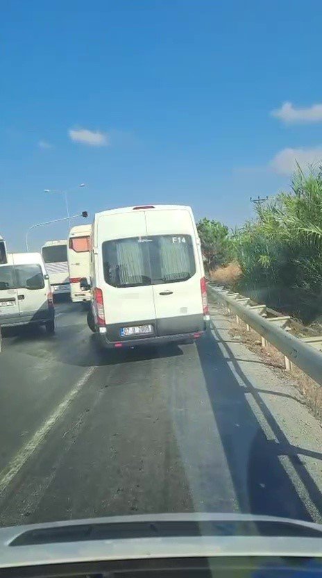 Emniyet Şeridini Kullanan Araçlar Ambulansa Zor Anlar Yaşattı