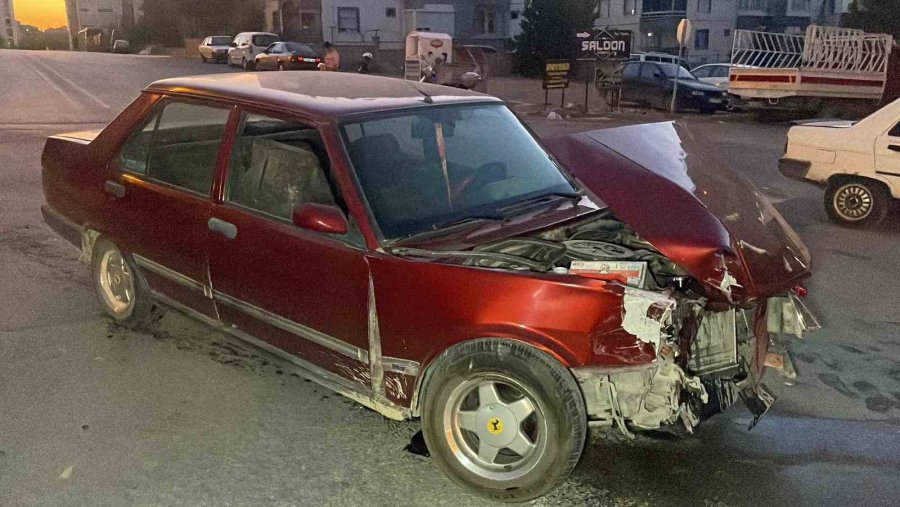 Karaman’da Otomobiller Çarpıştı: 2 Yaralı